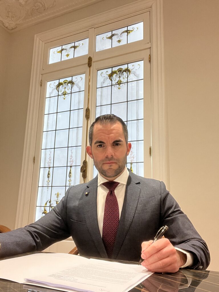 Entre los mejores abogados especialistas en prevaricación en A Coruña. Defensa y acusación penal por delitos de prevaricación.