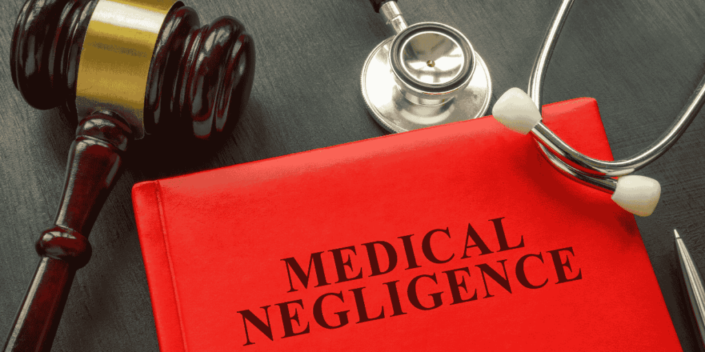 Cuándo se considera que la negligencia médica implica responsabilidad penal