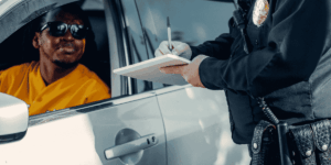 Multa y consecuencias legales del desacato a la autoridad
