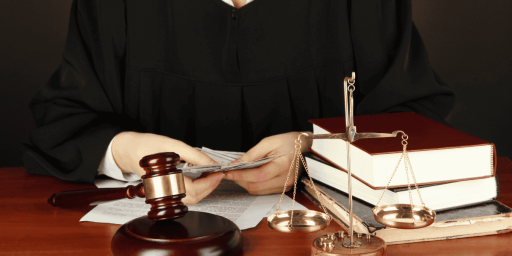 Todo lo que debes saber sobre el delito de revelación de secretos