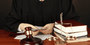 Todo lo que debes saber sobre el delito de revelación de secretos