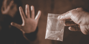 ¿Qué hacer si te detienen por vender droga?