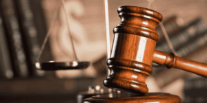 ¿Qué ocurre si miento en un juicio? Consecuencias legales y riesgos reales