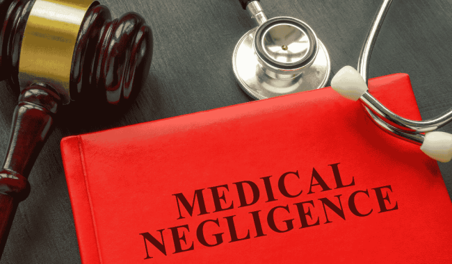 Cuándo se considera que la negligencia médica implica responsabilidad penal