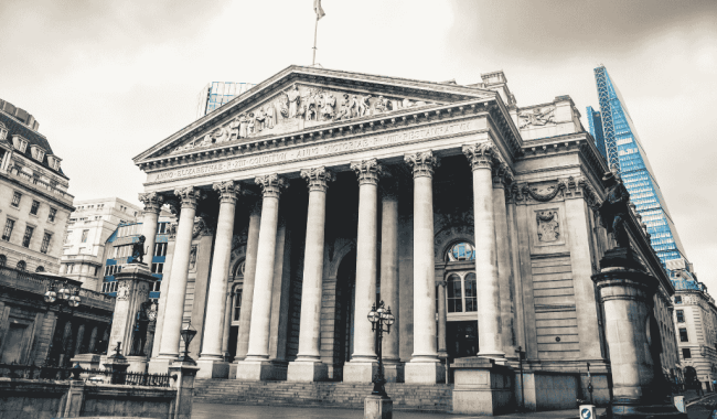 ¿Puede la policía acceder a tus datos bancarios sin orden judicial?